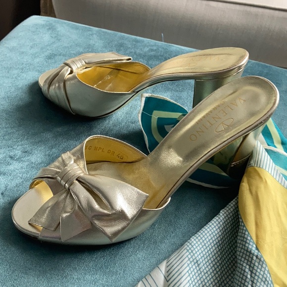 Never worn gold Valentino bow d’orsay heels - Picture 1 of 4